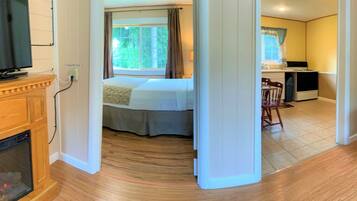 Deluxe One-Bedroom Room #6 - 2 Queen Beds, 1 Sofa Bed, Kitchen, Fireplace, No Pets Allowed | WiFi (free), bed sheets