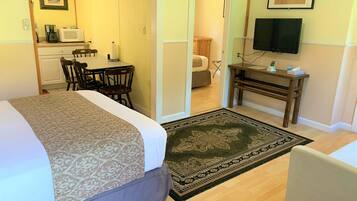 Deluxe One-Bedroom Room #9 - 2 Queen Beds, Kitchen. No Pets Allowed | Free WiFi, bed sheets