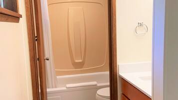 Standard Room #14 - 1 King Bed, Kitchenette. No Pets Allowed | Bathroom | Free toiletries, hair dryer, towels