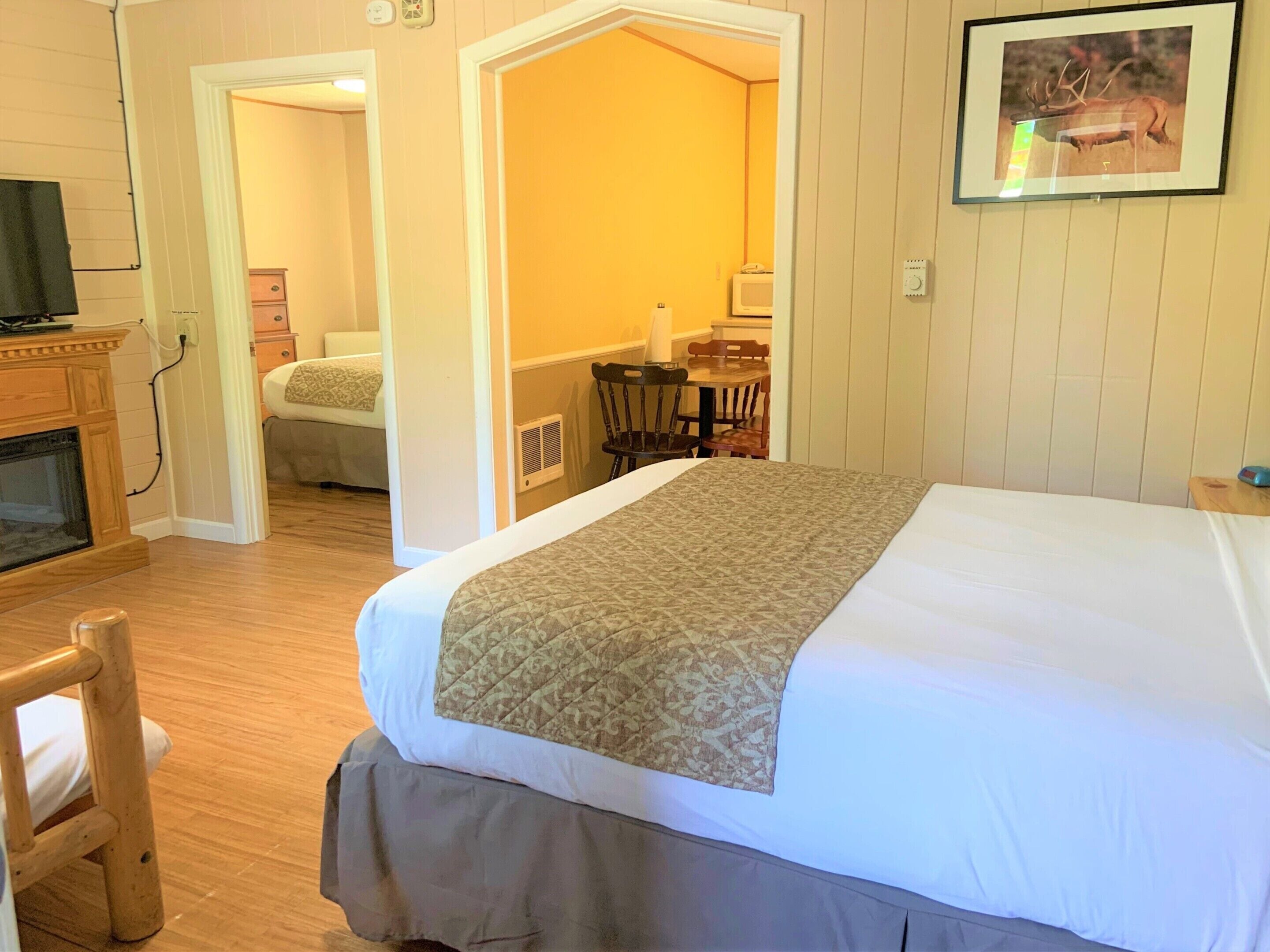 Deluxe Studio, Full Kitchen, Multiple Beds (No Pets Allowed On Premises) | Wi-Fi gratuit, draps fournis