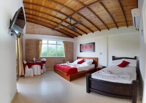 Laptop workspace, free WiFi, bed sheets