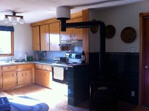 Ferienhaus, 4 Schlafzimmer, Seeblick | Wohnbereich | Flachbildfernseher