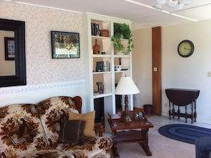 Ferienhaus, 4 Schlafzimmer, Seeblick | Wohnzimmer | Flachbildfernseher