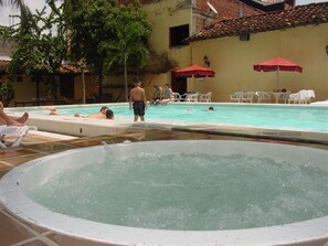 Outdoor spa tub