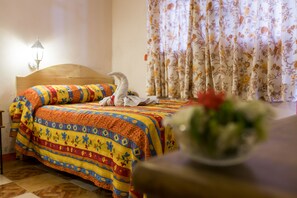 Standard Double Room, 1 Double Bed | Iron/ironing board, free WiFi, bed sheets - Hotel Arisa Oaxaca (Oaxaca)