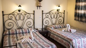 Standard Triple Room, 2 Double Beds | Iron/ironing board (on request), WiFi (free), bed sheets - Hotel Arisa Oaxaca (Oaxaca)