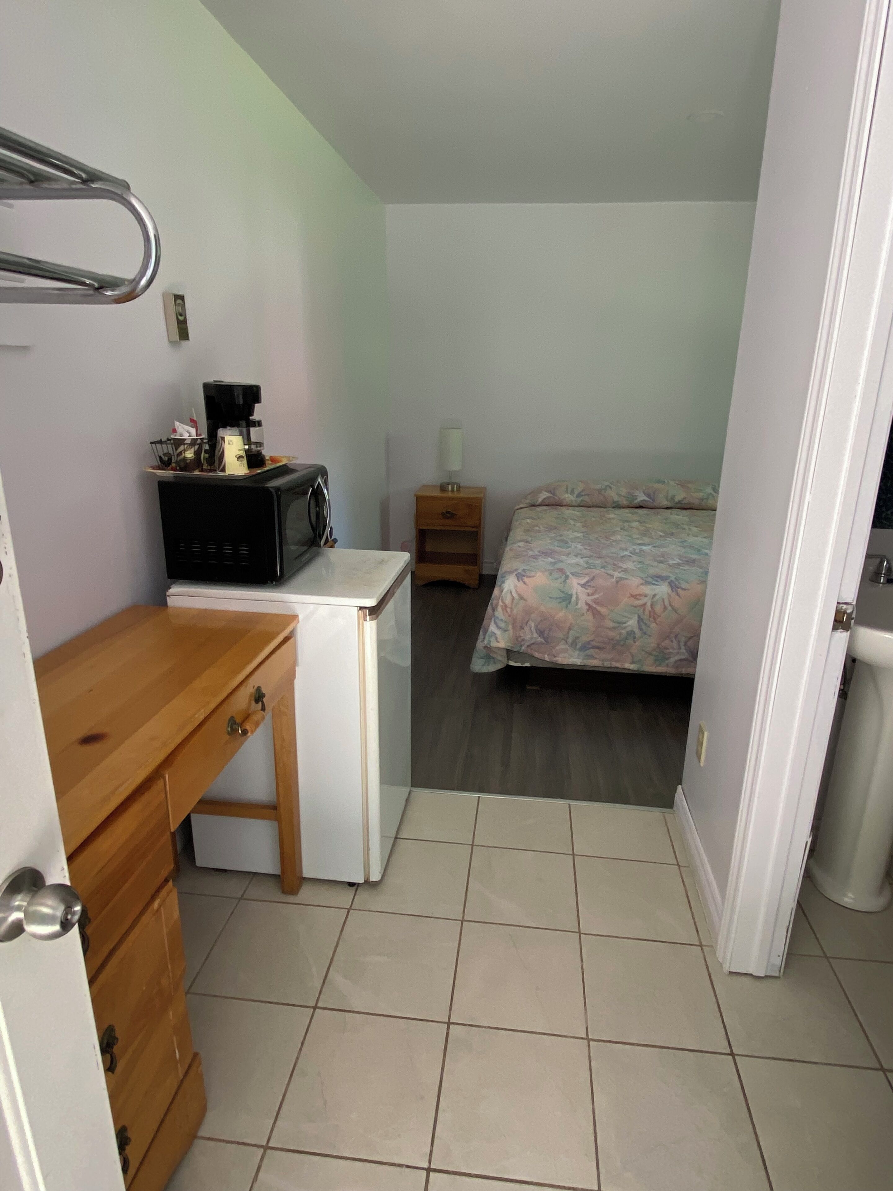 Combined shower/tub, free toiletries, hair dryer (on request), towels