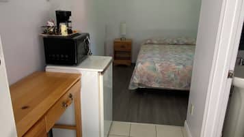Combined shower/tub, free toiletries, hair dryer (on request), towels