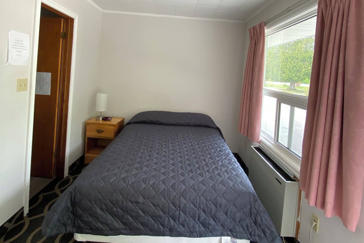 Iron/ironing board (on request), free WiFi, bed sheets