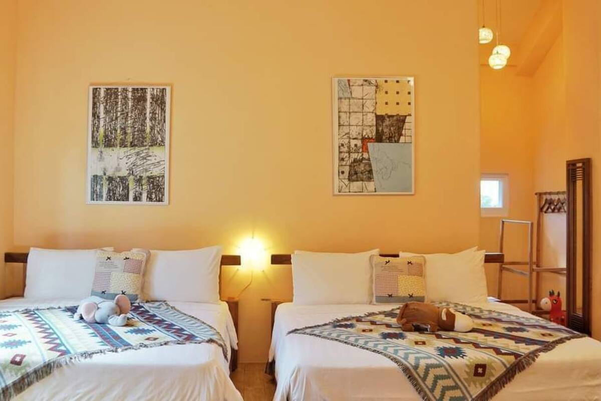 Habitación cuádruple Confort | Edredones de plumas, mobiliario individual, sistema de insonorización