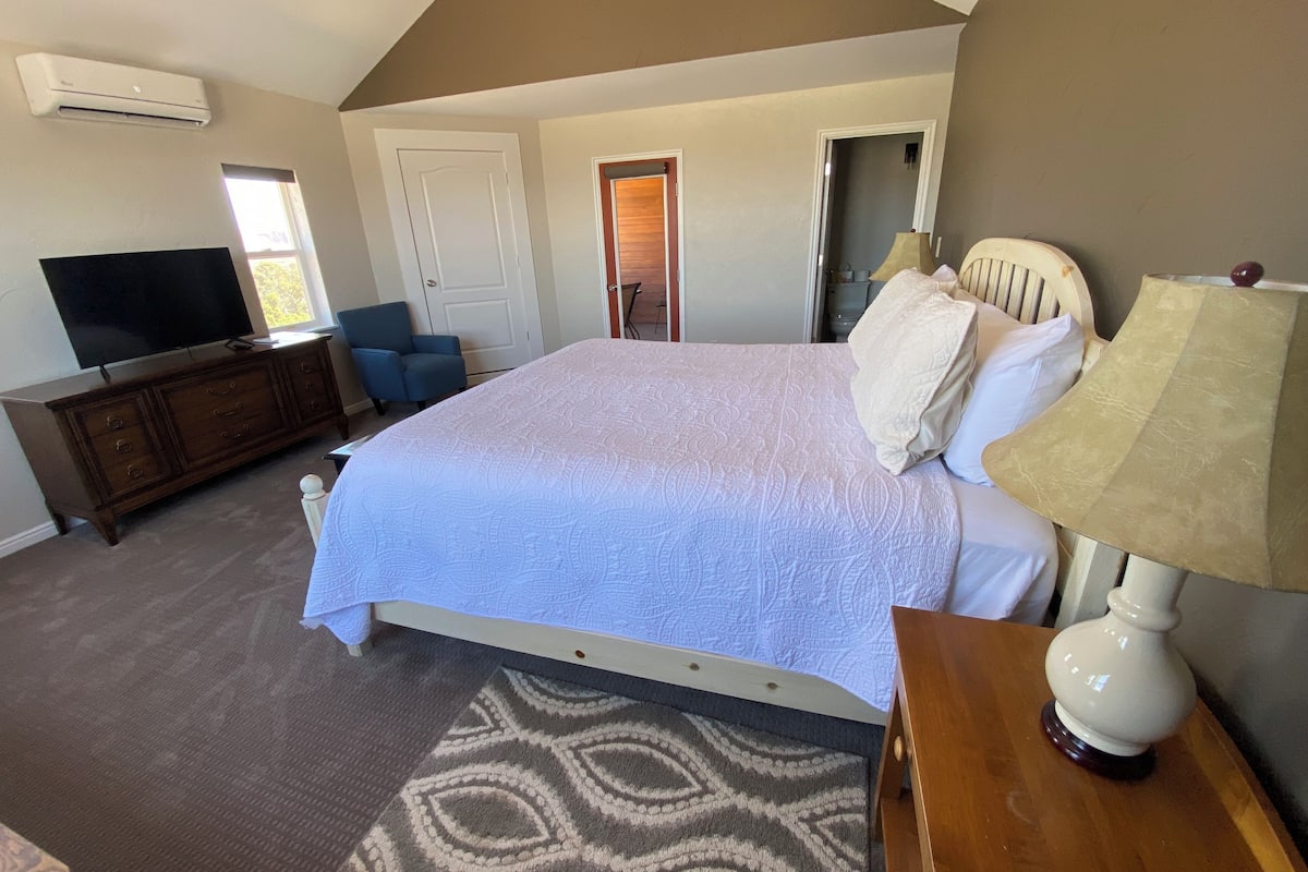 Panoramic Single Room, Hot Tub, Mountain View