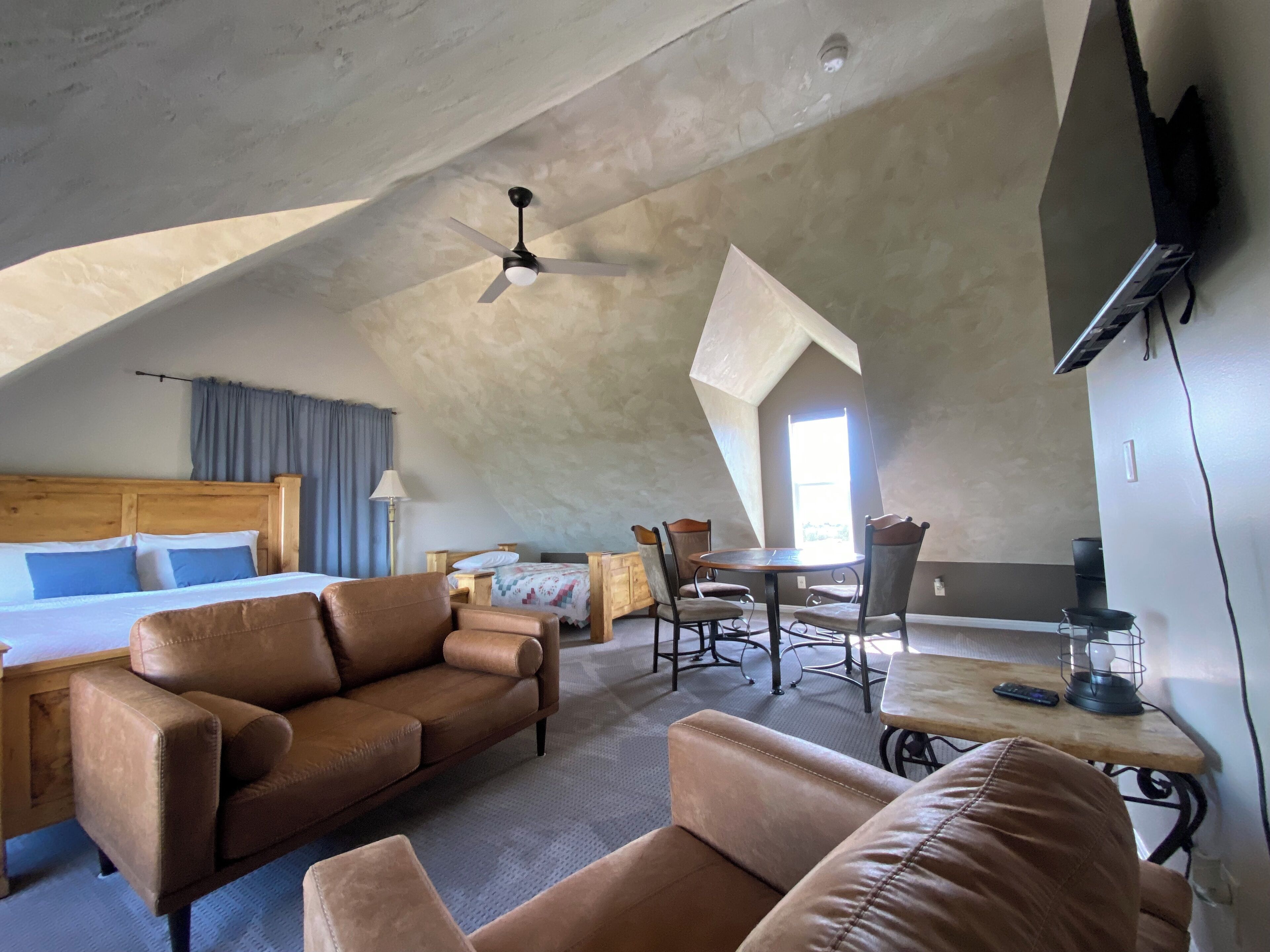 Eenpersoonskamer, 1 slaapkamer, uitzicht op bergen | 1 slaapkamer, luxe beddengoed, individueel gedecoreerd