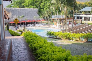 Outdoor pool - Hosteria Guaracu (San Jerónimo)