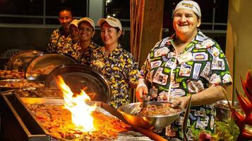 Breakfast, lunch, dinner served; international cuisine