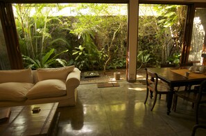 Lobby sitting area - Mount Lodge Boutique Hotel (Mount Lavinia)