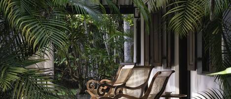 Dobbeltrom – deluxe, 1 queensize-seng, terrasse, hageutsikt | Veranda