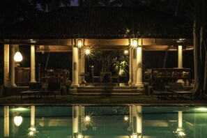 บริการอาหารเช้า อาหารกลางวัน อาหารเย็น, อาหารนานาชาติ