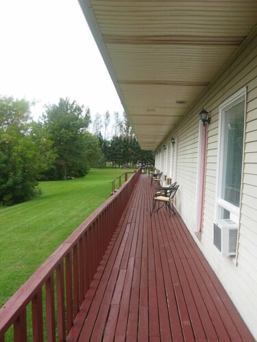 Summerside Motel and Cabins