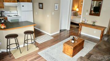 Suite Confort, 1 habitación, balcón, vista a la montaña (plus a Double sofa bed in living room) | Sala de estar