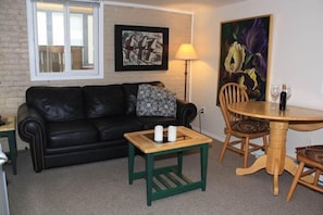 TV - Gaslight Inn Victoria (Victoria)