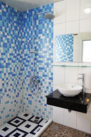 Shower, free toiletries, hair dryer - Nan Dian Hostel (Hengchun)