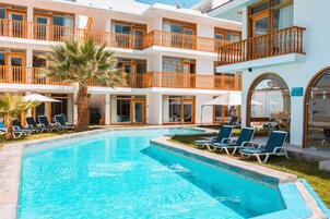 Outdoor pool, sun loungers