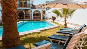 Outdoor pool, pool loungers