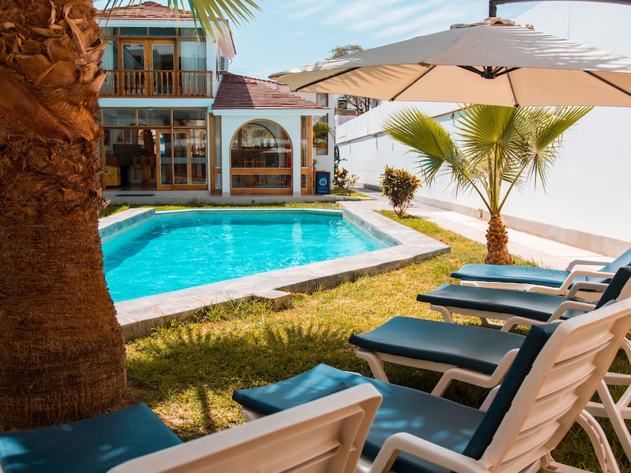 Außenpool, Liegestühle