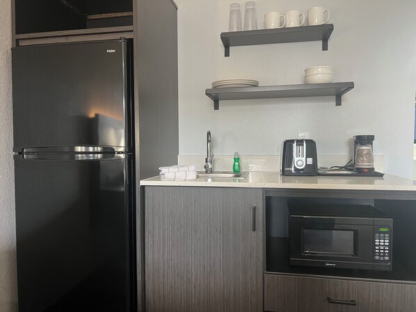 Microwave - Studio 6 Tulsa, OK - Central (Tulsa)