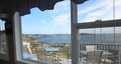 Baybreeze Restaurant and Motel