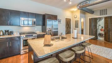 Luxury Apartment, 1 Bedroom, City View, Sea Facing | Private kitchen | Fridge, microwave, coffee/tea maker