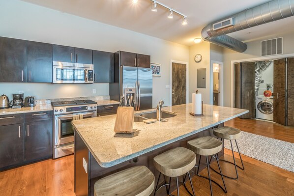 Luxury Apartment, 1 Bedroom, City View, Sea Facing | Private kitchen