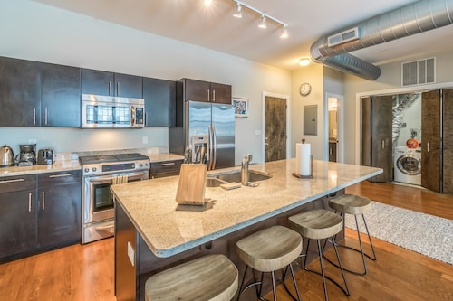 Seaport Signal Building by Vacasa