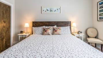 Luxury Apartment, 1 Bedroom, City View, Sea Facing | 1 bedroom, desk, iron/ironing board, free WiFi