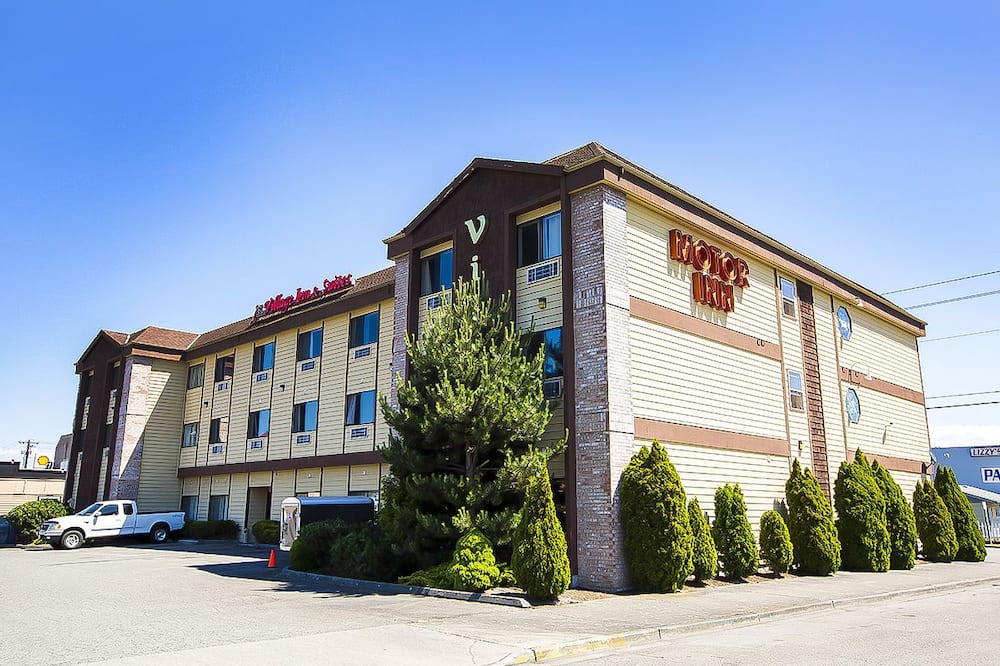 Village Inn & Suites