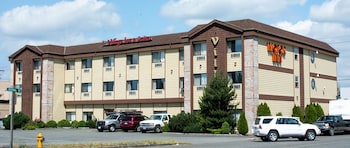 Village Inn & Suites