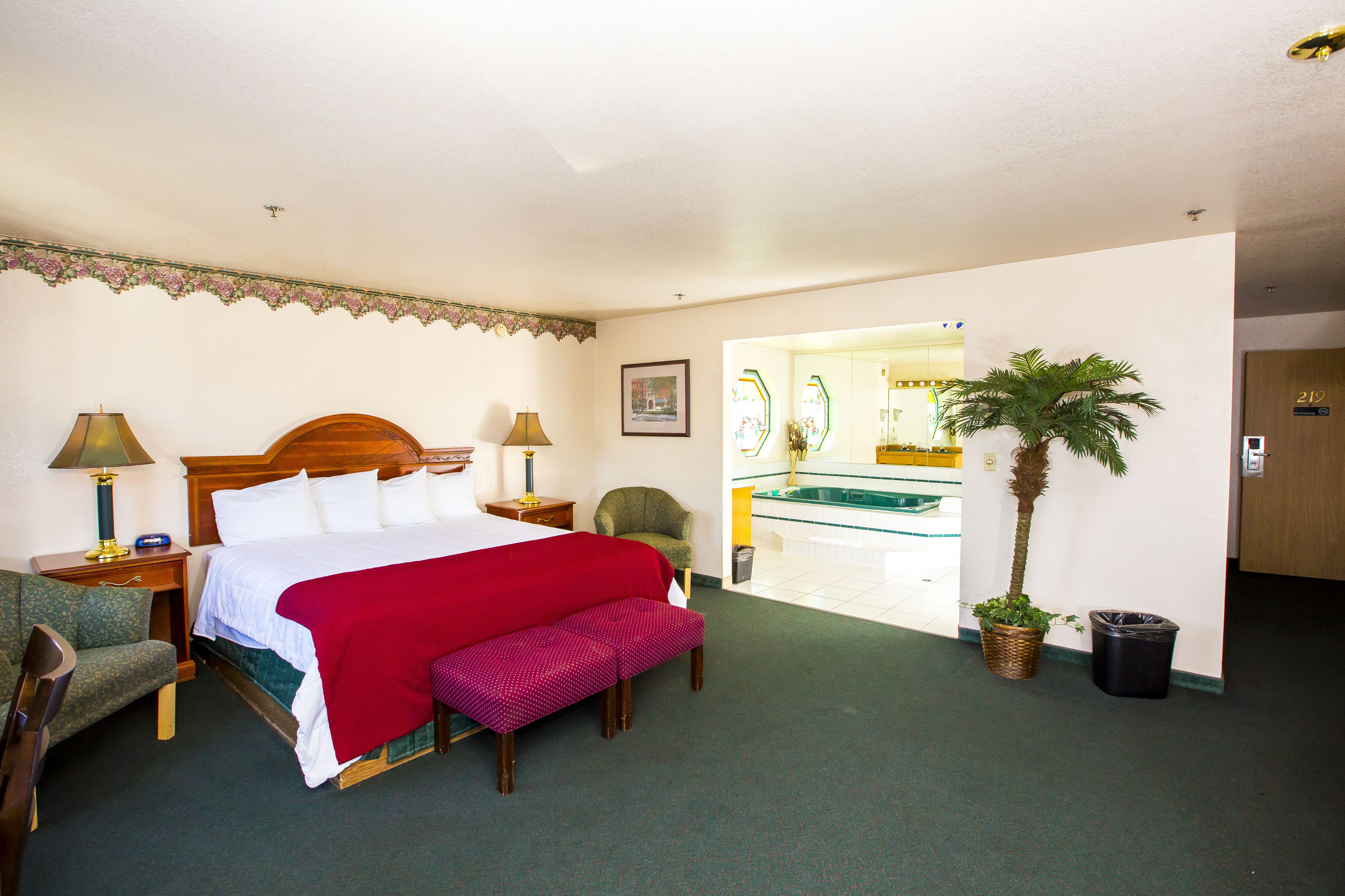 Suite, 1 King Bed, Jetted Tub