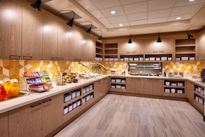 Café da manhã com buffet grátis todos os dias