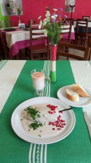 Se sirven desayunos, almuerzos y cenas