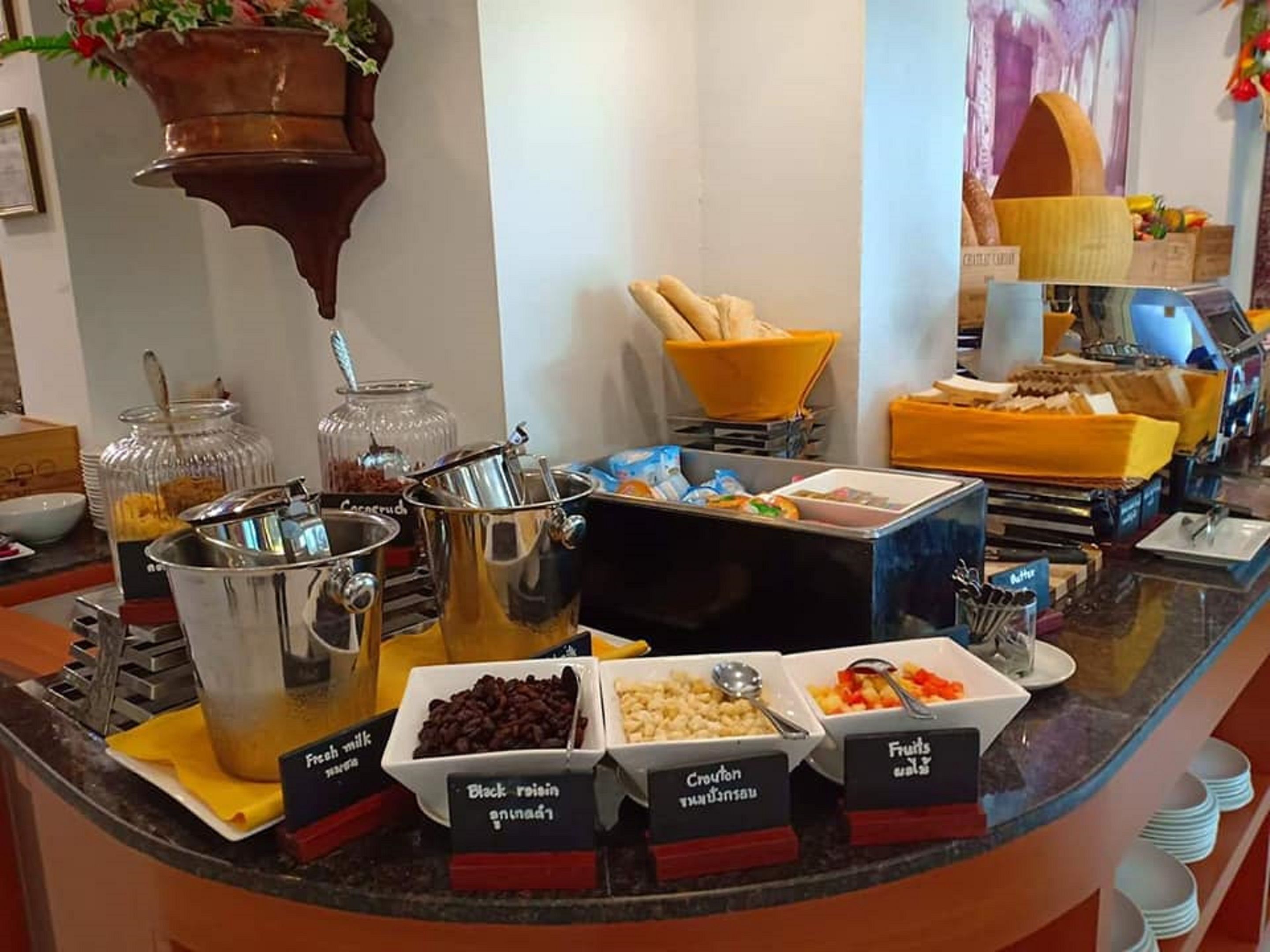 breakfast, lunch, dinner served; french cuisine