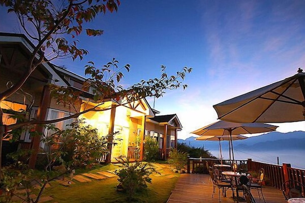 Camera quadrupla, al piano ammezzato | Terrazza/patio