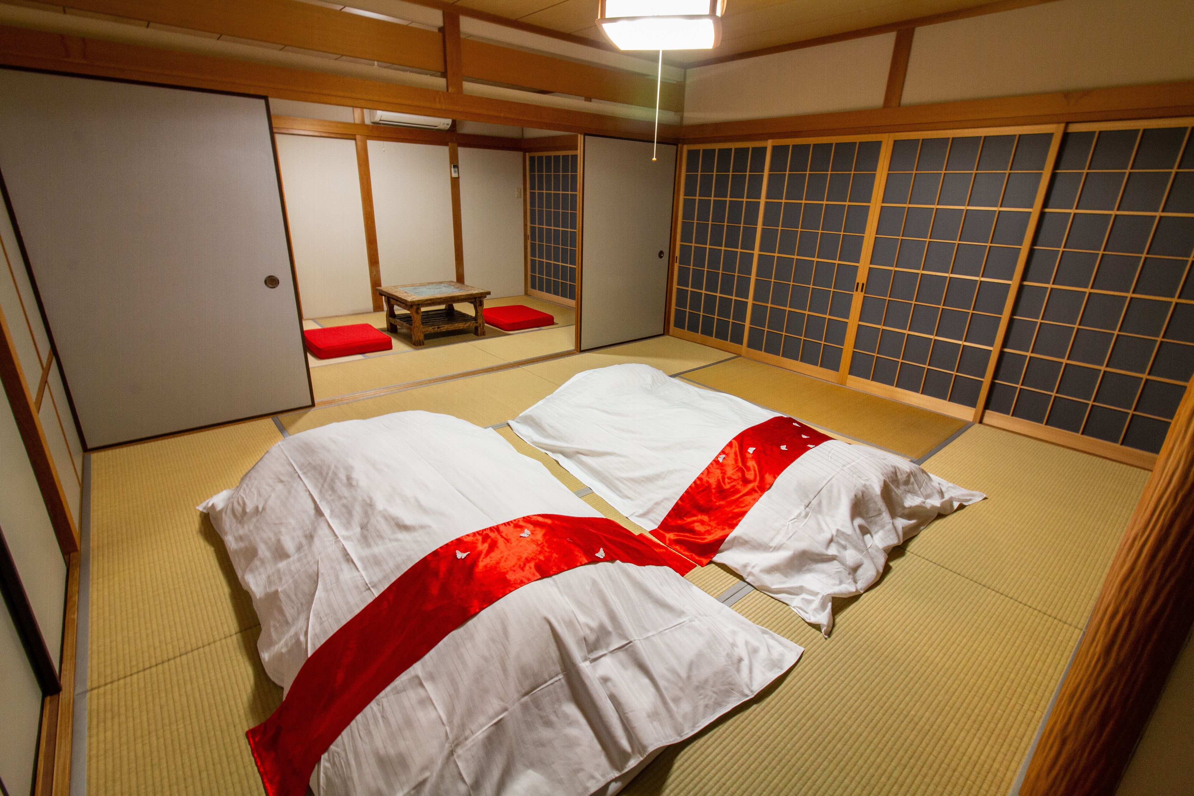 family suite, hot tub, ocean view | bed sheets