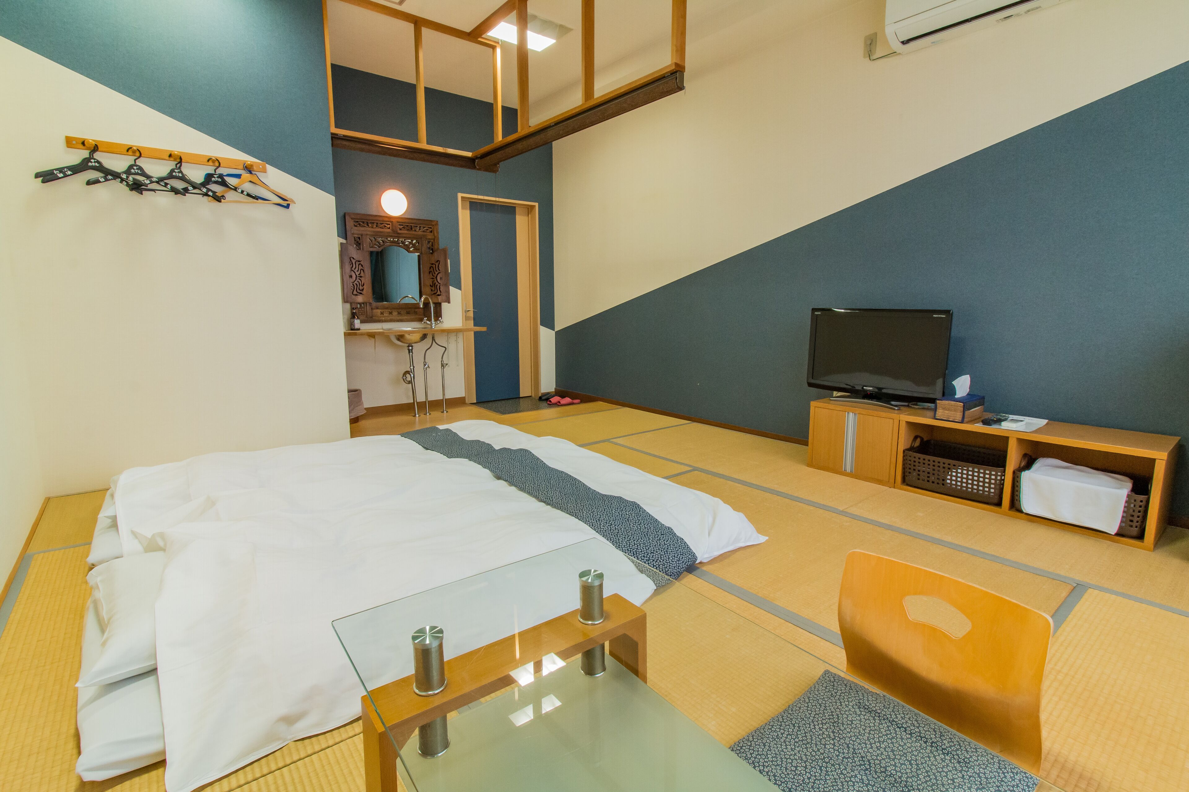 traditional room, hot tub, ocean view | bed sheets