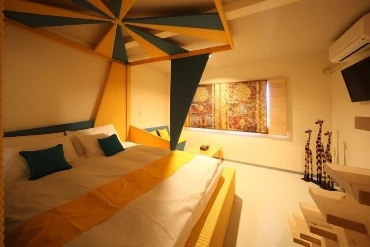 western style double room (annex) with open-air bath | bed sheets