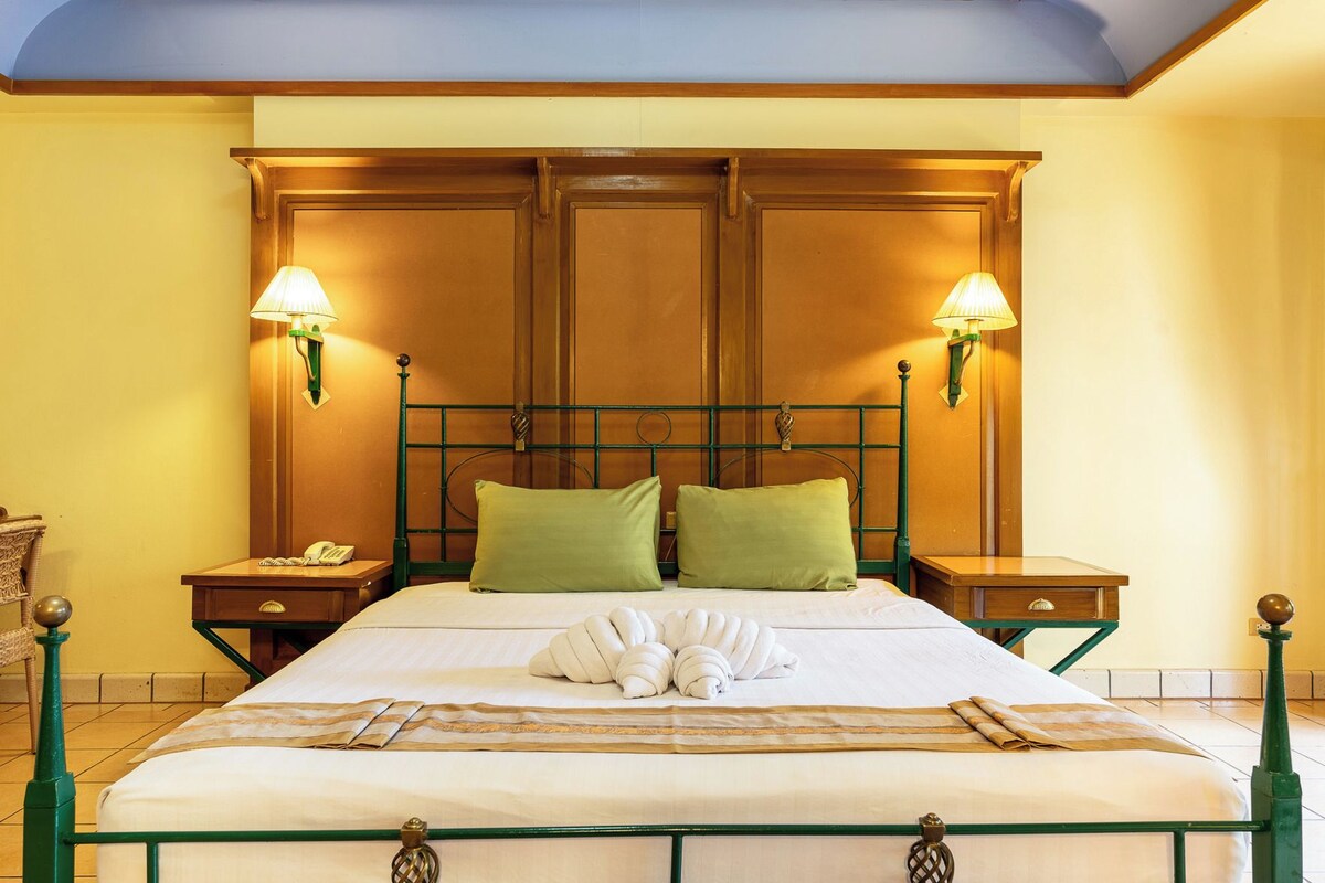 Minibar, bed sheets