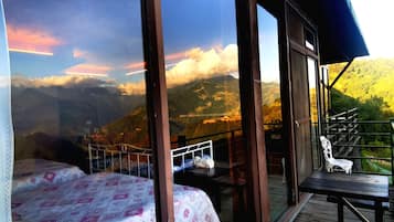 Classic Quadruple Room | Balcony