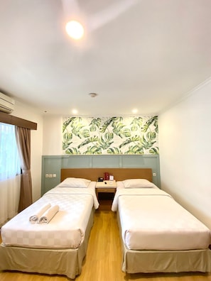 Deluxe Twin Modern | In-room safe, desk, free WiFi, bed sheets