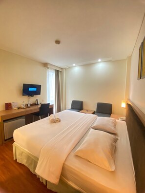 Executive Double Modern | Coffres-forts dans les chambres, bureau, Wi-Fi gratuit, draps fournis