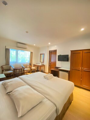Deluxe Double Classic | Een kluis op de kamer, een bureau, gratis wifi, beddengoed