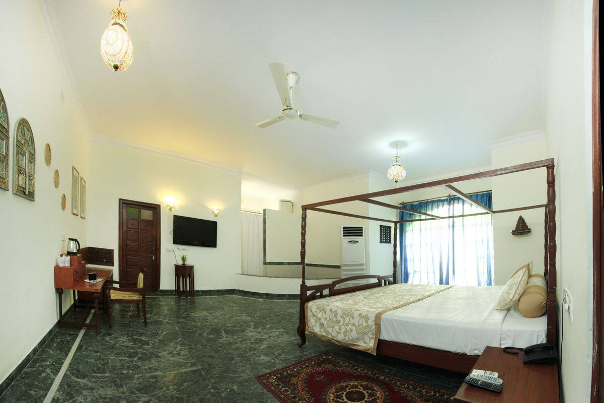 Suite | Minibar, in-room safe, desk, iron/ironing board